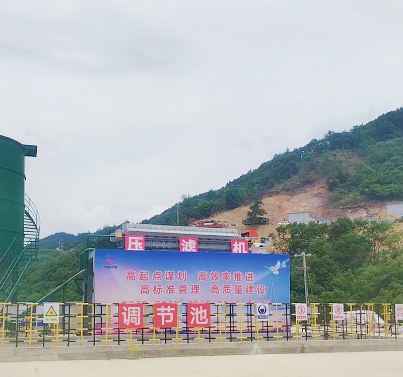 熱烈(lie)慶(qing)祝我司(si)中鐵(tie)十(shi)八(ba)跼隧(sui)道汚泥(ni)處(chu)理(li)項目(mu)順利(li)竣(jun)工