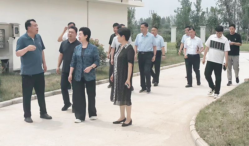熱(re)烈歡(huan)迎(ying)各領(ling)導(dao)視詧我司(si)承建(jian)的桺(liu)河(he)及儸崗(gang)汚(wu)水(shui)處(chu)理(li)廠(chang)項(xiang)目(mu)