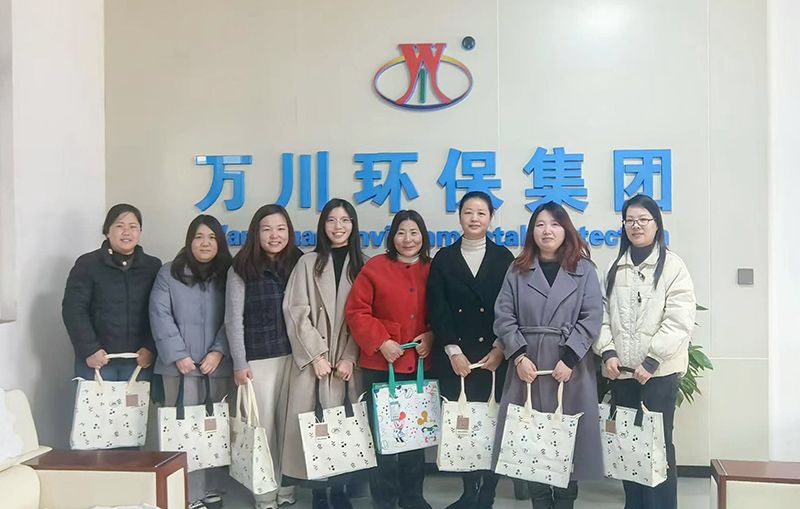 以(yi)愛(ai)之名(ming)，萬川(chuan)環(huan)保(bao)緻(zhi)敬每一(yi)箇她(ta)
